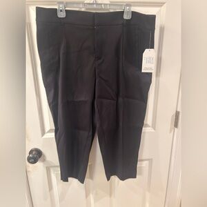 NWT Women’s Time and Tru Capri Black Trousers Size 18